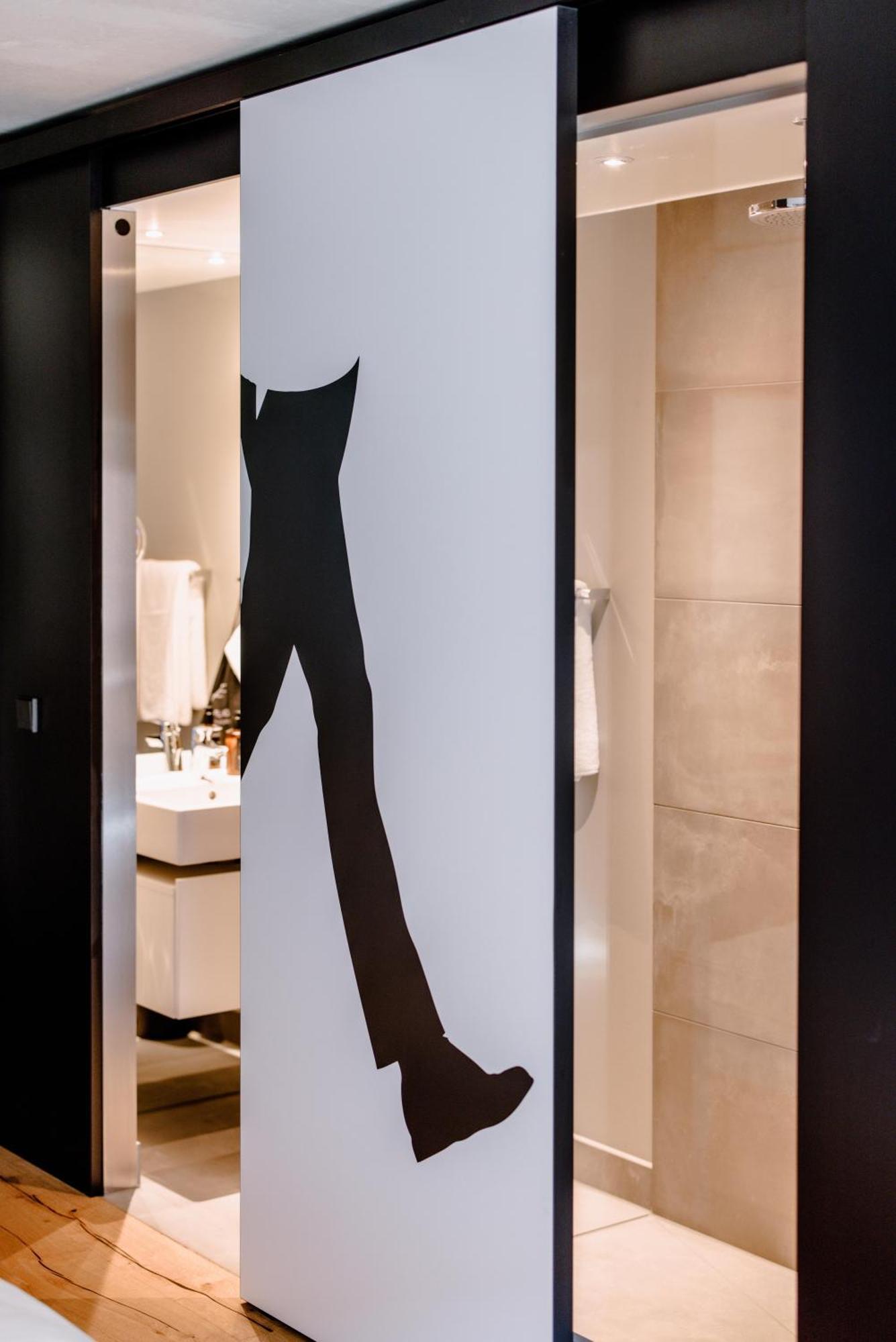 The Flag West M. Hotel Frankfurt am Main Room photo